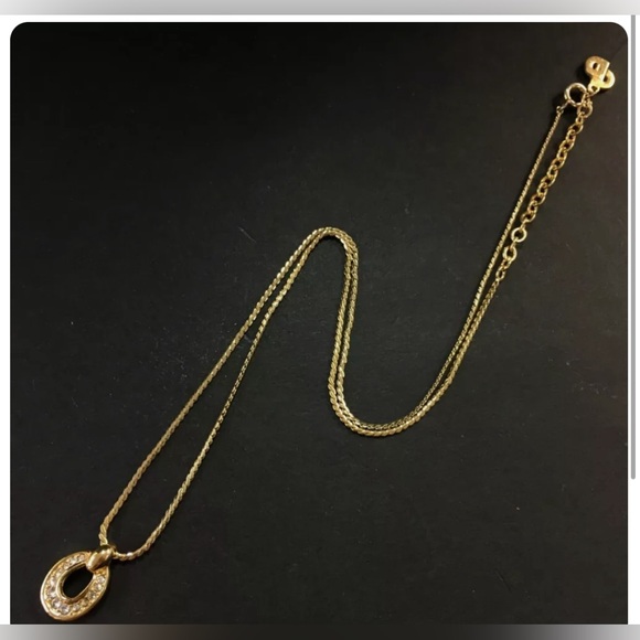 DIOR necklace and pendant CD 🎁🩷 - Picture 1 of 3
